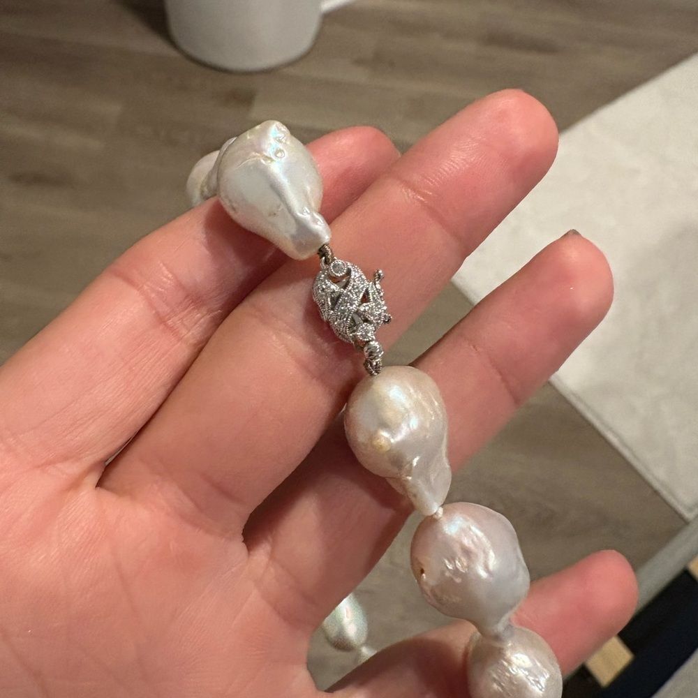 Tiffany & Co. Iridescent White Pearl Necklace - Picture 4 of 5